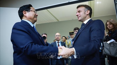 Premier Pham Minh Chinh ontmoet de Franse president Emmanuel Macron