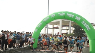 Lebih dari 250 atlet berpartisipasi dalam "Autumn Run" untuk merayakan ulang tahun ke-11 berdirinya Hanoi Metro