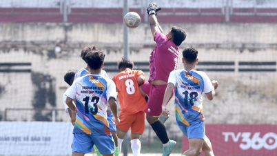 Odpadło 6 drużyn z południa, mistrz spotkał się z wicemistrzem na wczesnym etapie ćwierćfinału.