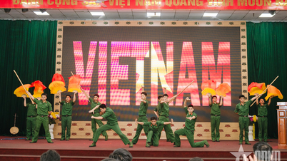 Tinerii din orașul Ho Chi Minh sunt mândri de tradiția Revoltei Sudiste.