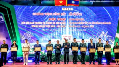 Укрепление солидарности и дружбы Вьетнама и Лаоса посредством ярмарки торговых связей