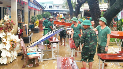 سربازان برای کمک به پاکسازی مدارس پس از سیل می‌مانند