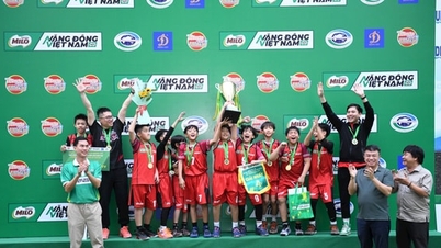 Команда мальчиков Vinschool Times City и команда девочек Vinschool Metropolis выиграли турнир по баскетболу среди начальных школ Ханоя 2025 года.