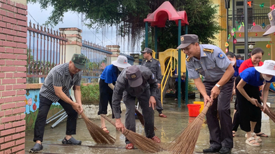 第4漁業管理チームがバ・ンゴイ地区の洪水被害の克服を支援