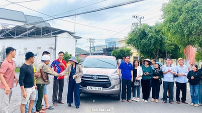 Чиновники и жители коммуны Льеншонлак пожертвовали около 100 миллионов донгов и множество предметов первой необходимости людям, проживающим в пострадавших от наводнения районах на востоке провинции.