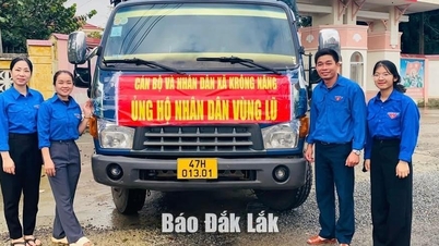 16 tons of gifts from Krông Năng commune reach flood victims in Tuy An Bắc.