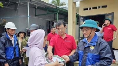 Justo en medio de la inundación, Agribank proporciona apoyo de emergencia de 11 mil millones de VND a las provincias del Centro Sur y las Tierras Altas Centrales.