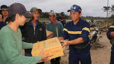 Policie v Ho Či Minově Městě podporuje provincii Dak Lak, záchranné práce a úklid po povodních