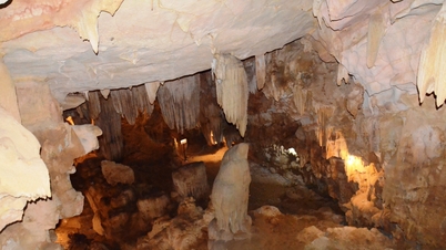 Prozkoumejte tisíc let starou jeskyni se třemi říšemi „země - peklo - nebe“
