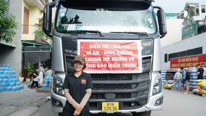 Nữ tài xế 25 tuổi chở hơn 30 tấn hàng từ TPHCM đi cứu trợ miền Trung