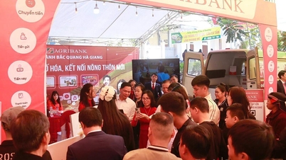 Η Agribank Ha Giang παρευρίσκεται στο "Digital Fair" στην κοινότητα Vinh Tuy