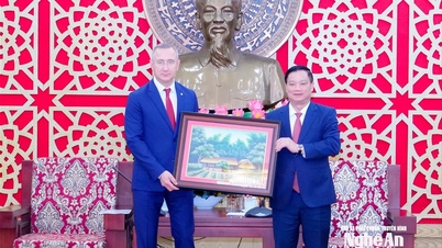 Nghe Ans provinsielle partisekretær, Nguyen Khac Than, mottok guvernøren i Kaluga-provinsen i Russland