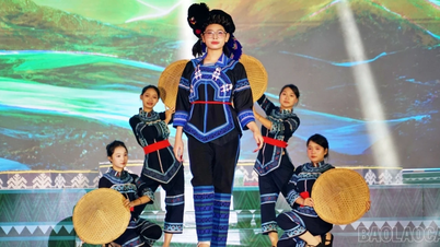 «Lung lieng non cao» – επίδειξη μόδας προς τιμήν του πολιτισμού των βορειοδυτικών υψιπέδων