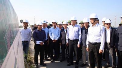 លេខាគណៈកម្មាធិការបក្សទីក្រុង លោក Nguyen Duy Ngoc បានពិនិត្យវឌ្ឍនភាពនៃគម្រោងផ្លូវក្រវ៉ាត់ក្រុងទី៤ - រាជធានីខេត្ត