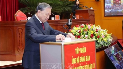 Setiausaha Agung Lam dan perwakilan menyokong mangsa banjir