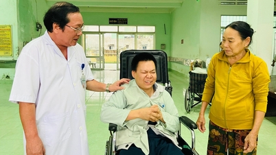 The health sector strives to examine, treat and prevent epidemics after floods.