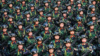 فوج میں "سٹیل گلاب" مہاکاوی لکھتے رہتے ہیں۔