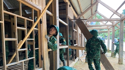 Evacuarea urgentă a 5 gospodării din comuna Hung Son din cauza riscului de alunecări de teren