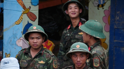 A csapatok az elárasztott területre siettek, a tanárok örültek, hogy a diákok gyorsan visszatérhettek az órákra.