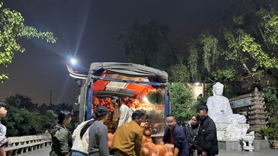 เจ้าหน้าที่และประชาชนในเขตเมืองหลวงยังคงให้การสนับสนุนพี่น้องประชาชนในเขตภาคกลางและภาคกลางสูง