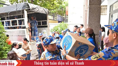 Vinamilk, Orta ve Orta Dağlık Bölgelerdeki su baskınlarından etkilenen insanlara 48 ton besin ürünü desteğinde bulundu.