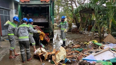 Lucrătorii din domeniul mediului și al energiei electrice din Quang Ngai sprijină locuitorii din Dak Lak după inundații