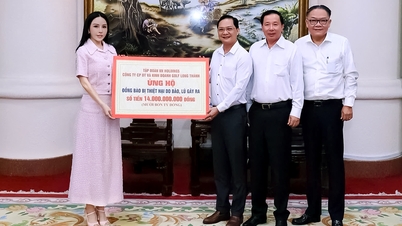 ខេត្ត Dong Nai បានទទួលប្រាក់ចំនួន 14 ពាន់លានដុងពីក្រុមហ៊ុន Long Thanh Golf Investment and Trading Joint Stock Company និង KN Holdings Group ដើម្បីផ្គត់ផ្គង់ប្រជាជនដែលរងផលប៉ះពាល់ដោយគ្រោះធម្មជាតិ។