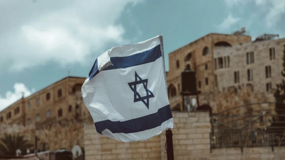 Dezenas de milhares de israelenses deixam o país