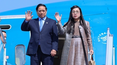 Le Premier ministre Pham Minh Chinh arrive à Hanoï, concluant avec succès son voyage de travail au Koweït, en Algérie et en Afrique du Sud.