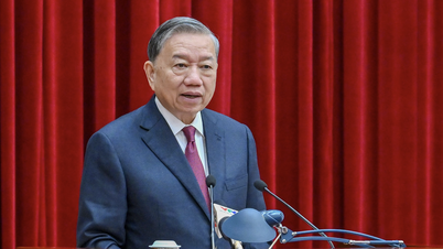 [تصویر] جنرل سکریٹری ٹو لام 2025 اور 13 ویں کانگریس کی میعاد میں پارٹی کے معائنہ، نگرانی اور نظم و ضبط کے نفاذ کے کام کا جائزہ لینے کے لیے نیشنل کانفرنس میں شرکت کر رہے ہیں۔