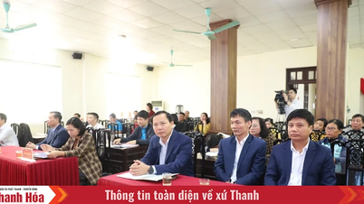 បង្ហាញប័ណ្ណធានារ៉ាប់រងសុខភាពដល់ប្រជាពលរដ្ឋដែលមានស្ថានភាពលំបាកនៅឃុំគីមតាន់ និងថាច់ប៊ិញ