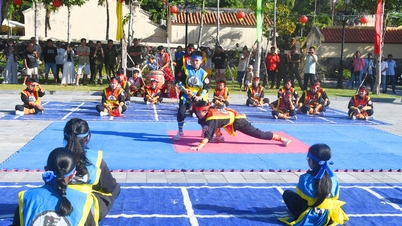 มีผู้คนมากกว่า 100,000 คนเข้าร่วมงานเทศกาลประเพณีรำลึกครบรอบการเสียชีวิตของนาง Mac Mi Co และนาย Mac Thien Tich