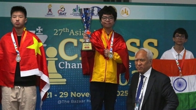 জিয়াং ওয়েই এশিয়ান যুব দাবা চ্যাম্পিয়নশিপে স্বর্ণপদক জিতেছেন।