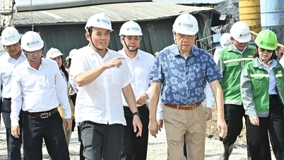 ہو چی منہ سٹی پارٹی کے سیکرٹری ٹران لو کوانگ فضلہ سے توانائی کے پلانٹ کی تعمیراتی پیشرفت کا معائنہ کر رہے ہیں۔