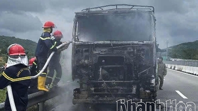 Granite truck caught fire on Cam Lam - Vinh Hao highway