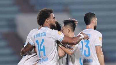 Xuan Son លេង 90 នាទីពេញជាលើកដំបូងក្នុងរយៈពេល 11 ខែ គ្រូបង្វឹកថ្មីរបស់ Nam Dinh បាននិយាយអ្វីដែលគួរឱ្យភ្ញាក់ផ្អើលយ៉ាងខ្លាំង។