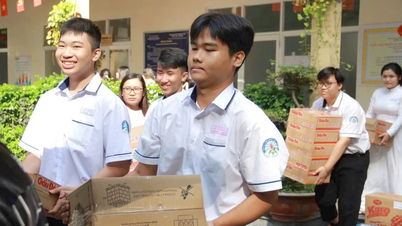 Ho Si Minh-város Oktatási és Képzési Minisztériuma kampányt indított a központi régióban élők támogatására.