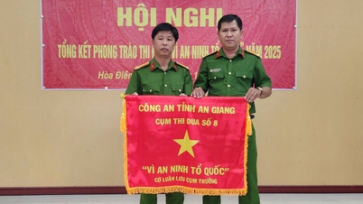 Klaster emulacji nr 8 policji prowincji An Giang podsumowuje ruch emulacji w zakresie bezpieczeństwa narodowego