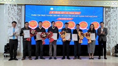 Церемония награждения победителей онлайн-конкурса по цифровой трансформации города Хюэ в 2025 году