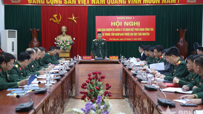 Militærregion 1 overfører ledelsesoppgaven til utsendte offiserer som arbeider ved Senter for nasjonal forsvars- og sikkerhetsutdanning ved Thai Nguyen-universitetet.