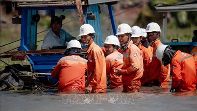 Operatorzy sieci starają się przywrócić infrastrukturę telekomunikacyjną i zapewnić łączność na terenach dotkniętych powodzią.