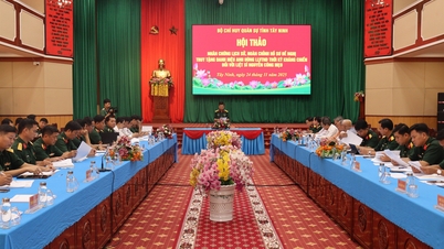 ກອງ​ປະ​ຊຸມ​ພິ​ຈາ​ລະ​ນາ​ການ​ມອບ​ນາມ​ມະ​ຍົດ​ວິ​ລະ​ຊົນ​ກຳ​ລັງ​ປະ​ຊາ​ຊົນ​ໃຫ້​ແກ່​ຜູ້​ເສຍ​ຊີ​ວິດ ຫງວຽນ​ກົງ​ແມ້ວ