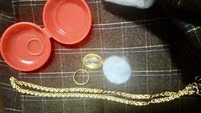 Yardım amaçlı giydiği kıyafetlerde yarım tael altını unuttu, zamanında geri getirdi