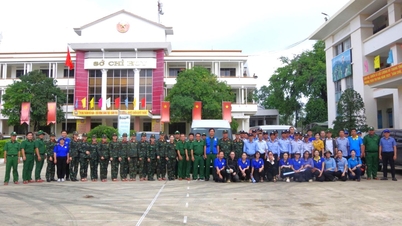 প্রাদেশিক সামরিক কমান্ড হো চি মিন সিটি থেকে ৫০০ টনেরও বেশি ত্রাণ সামগ্রী গ্রহণ এবং বিতরণ করেছে।