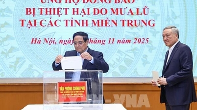 Le Premier ministre Pham Minh Chinh et d'autres dirigeants gouvernementaux ont exprimé leur soutien aux personnes touchées par les tempêtes et les inondations.