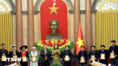 La vice-présidente Vo Thi Anh Xuan a rencontré la délégation de l'ethnie Cao Bang.