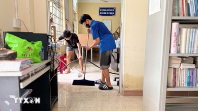 Το Υπουργείο Παιδείας και Κατάρτισης παρέχει δωρεάν σχολικά βιβλία σε μαθητές σε περιοχές που επλήγησαν από τις πλημμύρες.