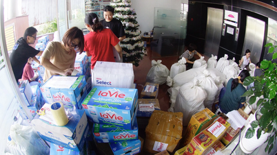 Gazeta, radio i telewizja Khanh Hoa otrzymały 9 ton artykułów pierwszej potrzeby dla ofiar powodzi