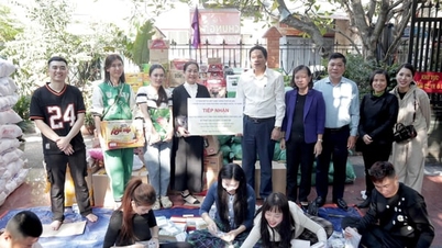 שלוש מחלקות בהאנוי גייסו משאבים כדי לתמוך באנשים שנפגעו מאסונות טבע.