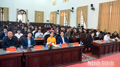 Comuna Yen Mo se întâlnește cu demnitari religioși din zonă în 2025